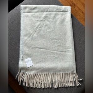 Very soft NWT scarf